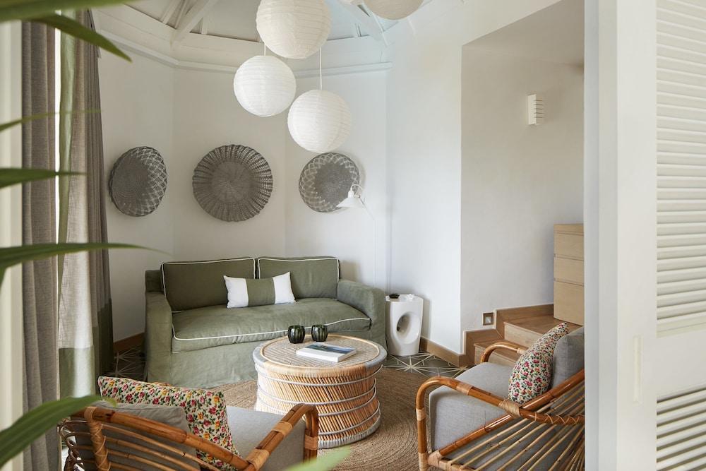 Lux* Grand Gaube Resort & Villas Esterno foto A living room