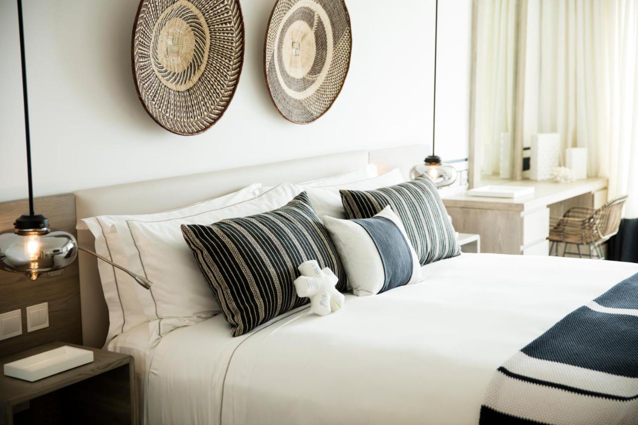 Lux* Grand Gaube Resort & Villas Esterno foto A bedroom at the Cape Grace