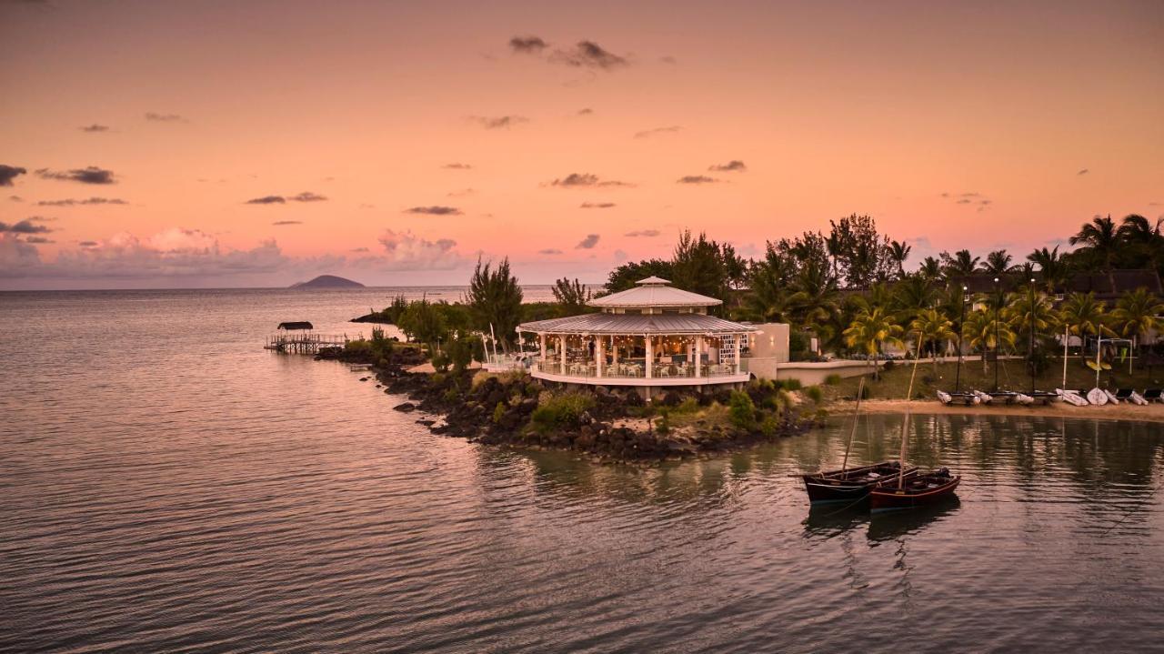 Lux* Grand Gaube Resort & Villas Esterno foto Sunset at the Atlantis Paradise Island