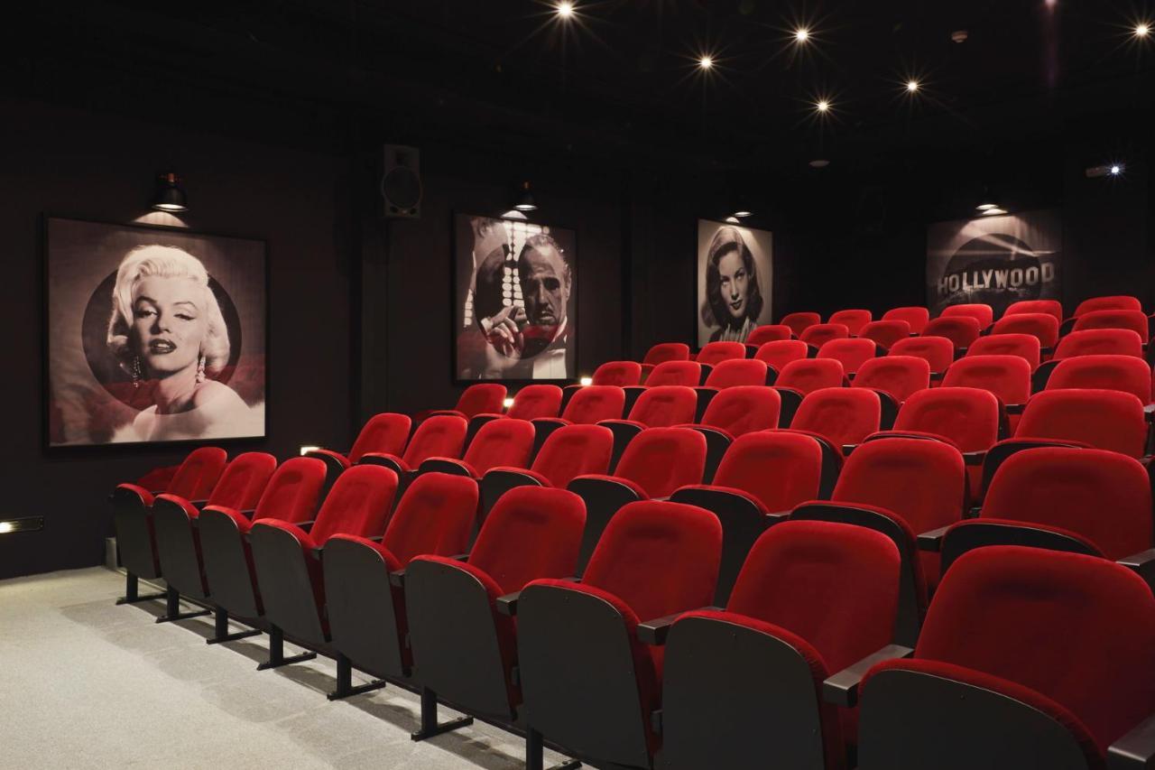 Lux* Grand Gaube Resort & Villas Esterno foto The interior of the museum
