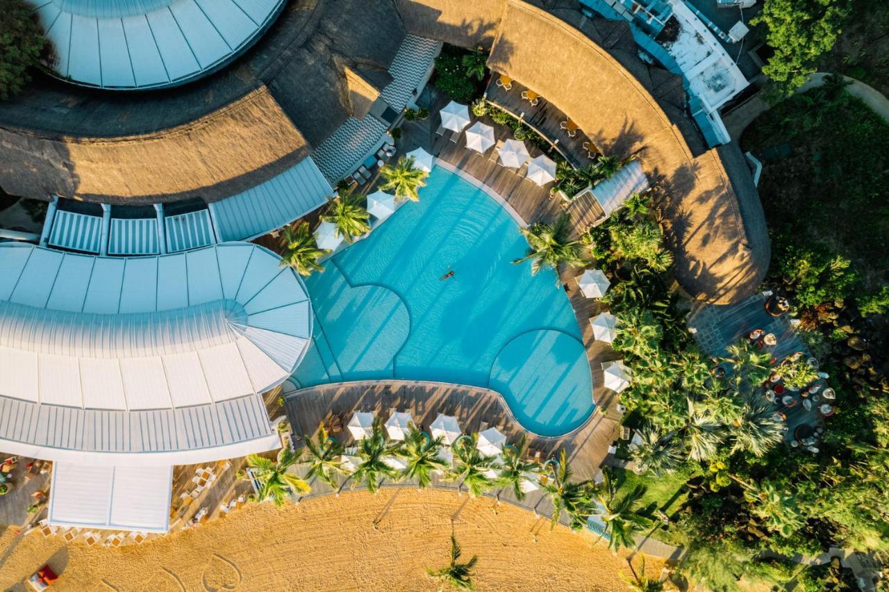 Lux* Grand Gaube Resort & Villas Esterno foto Aerial view of the pool