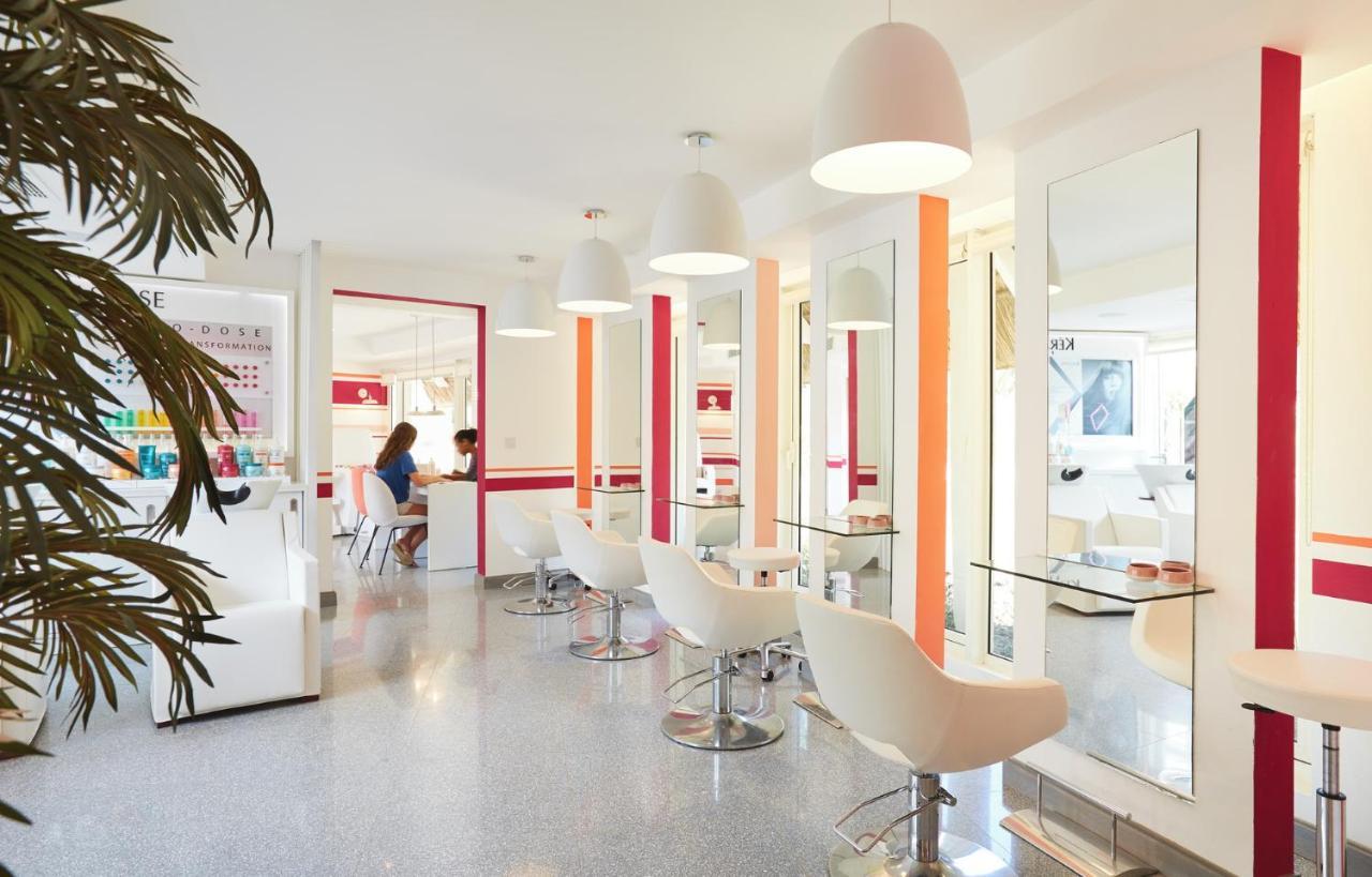 Lux* Grand Gaube Resort & Villas Esterno foto A hair salon in Paris, France