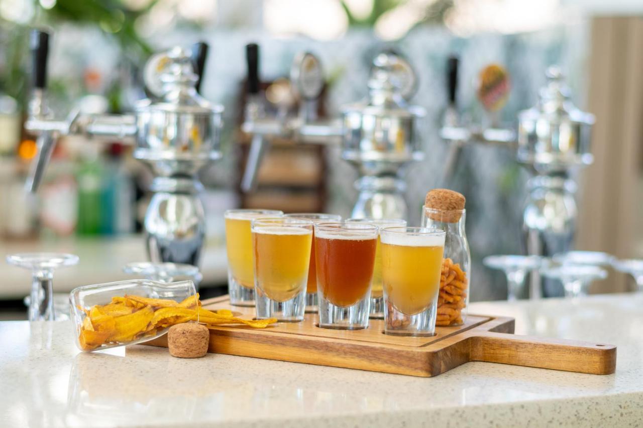 Lux* Grand Gaube Resort & Villas Esterno foto Beer tasting