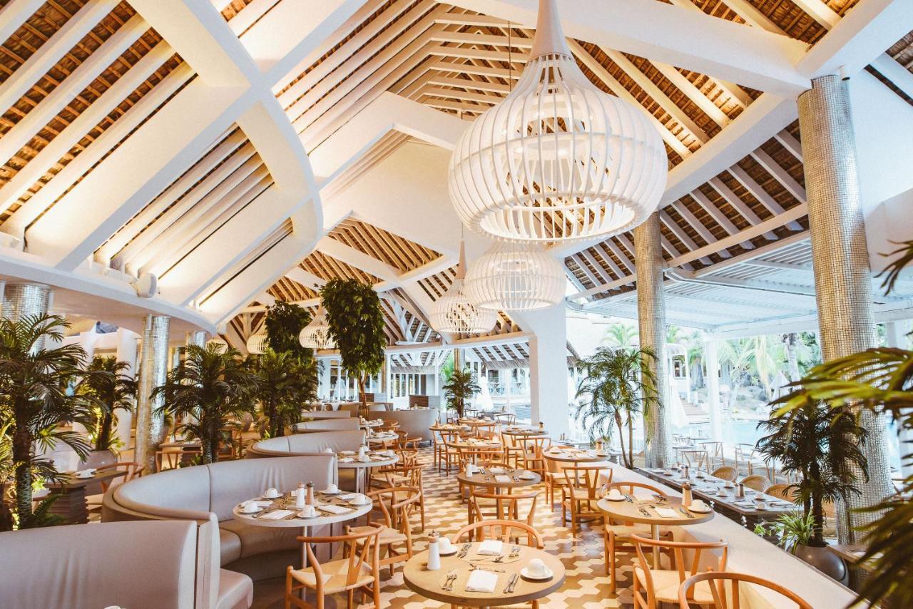 Lux* Grand Gaube Resort & Villas Esterno foto The interior of the restaurant