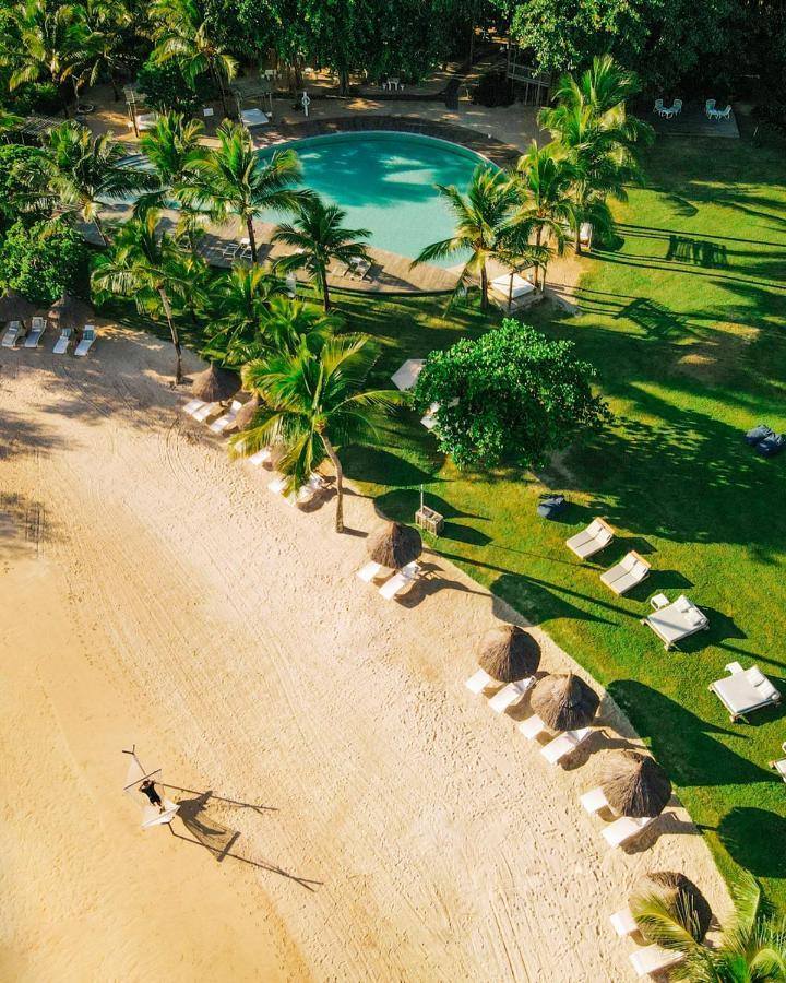 Lux* Grand Gaube Resort & Villas Esterno foto Aerial view of the beach at the resort