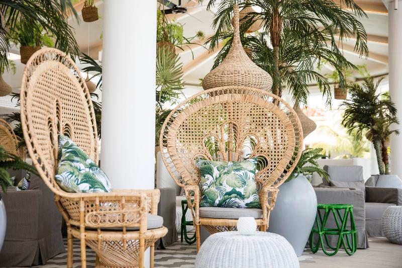 Lux* Grand Gaube Resort & Villas Esterno foto The interior of the hotel