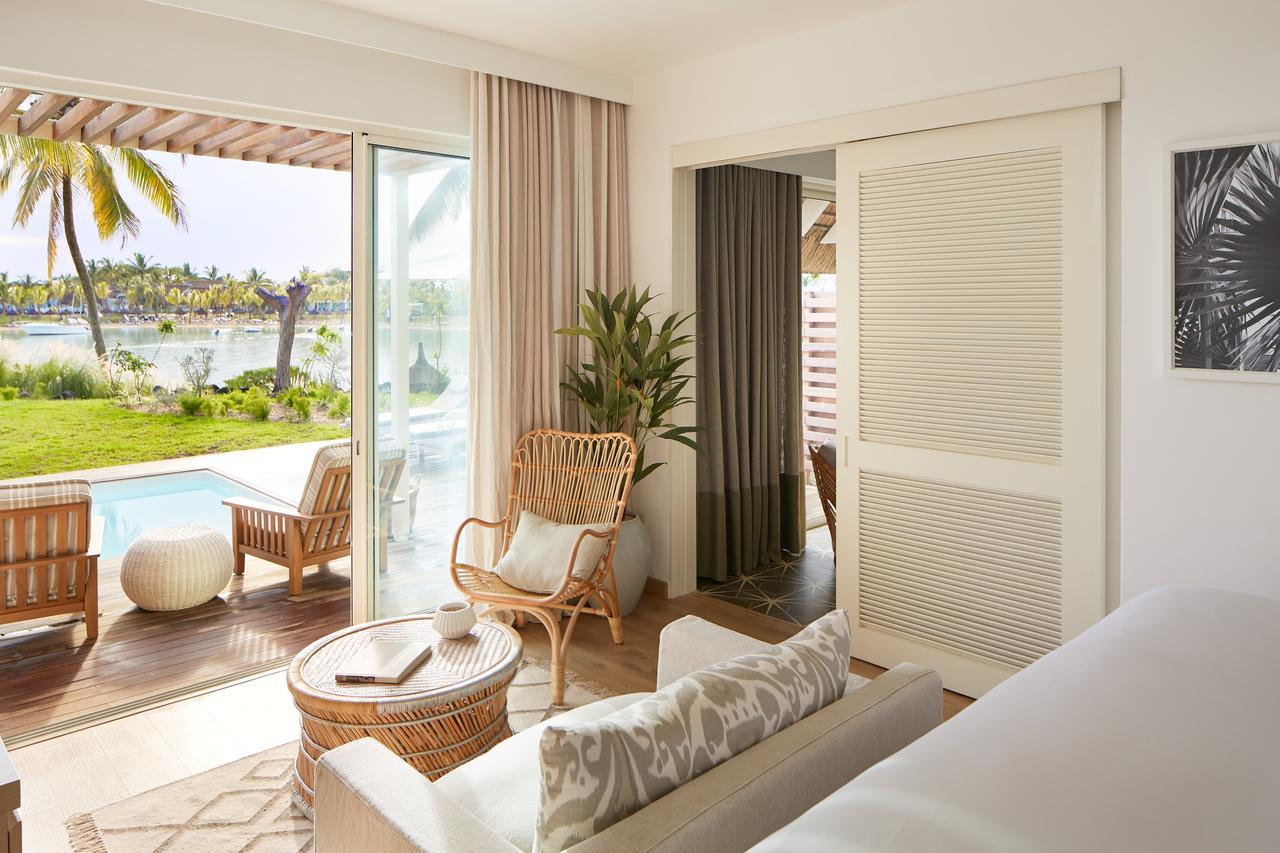 Lux* Grand Gaube Resort & Villas Esterno foto A room at the resort