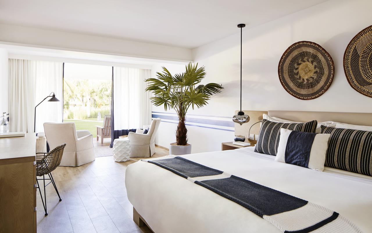 Lux* Grand Gaube Resort & Villas Esterno foto A room at the hotel