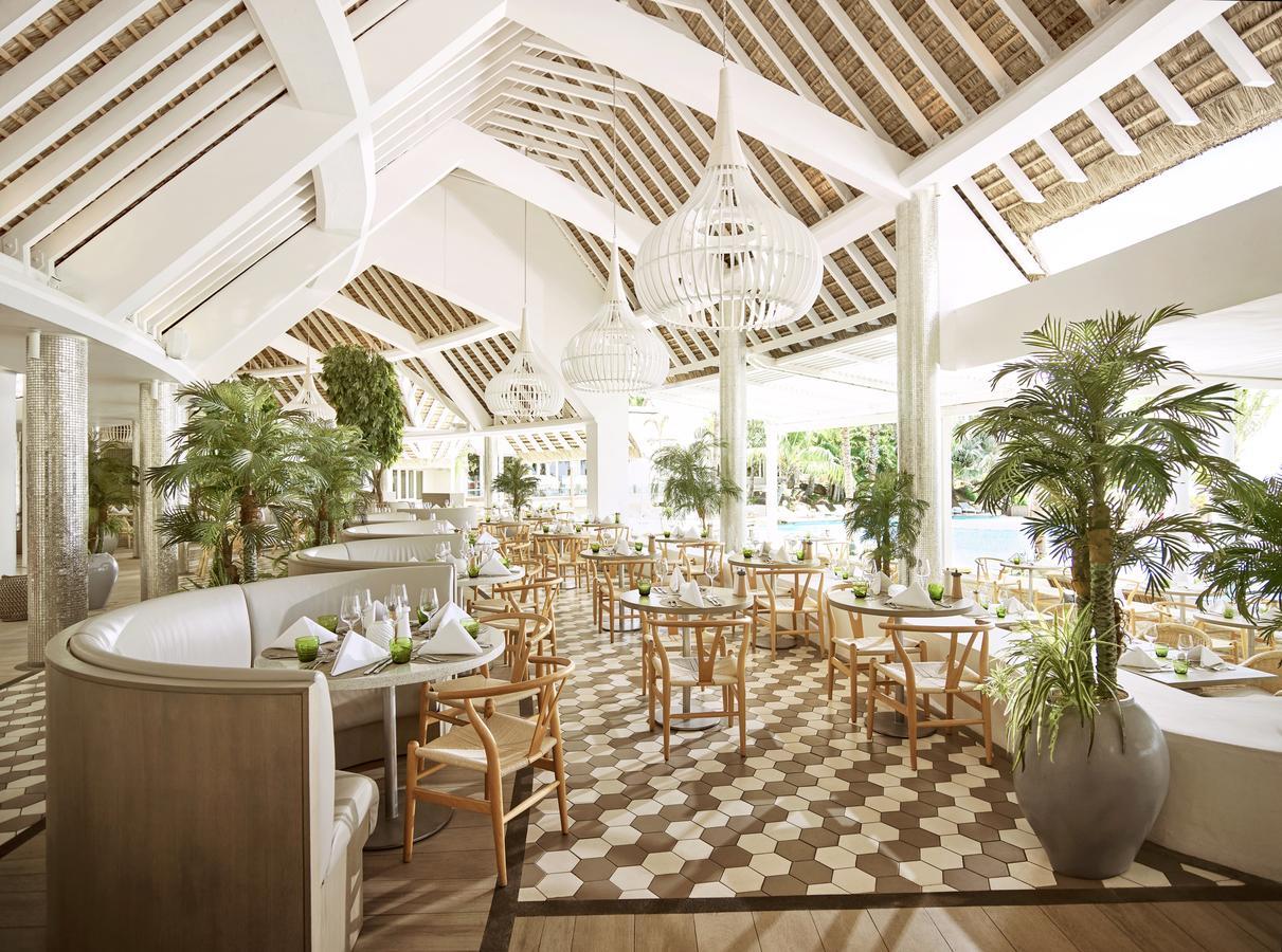 Lux* Grand Gaube Resort & Villas Esterno foto The restaurant