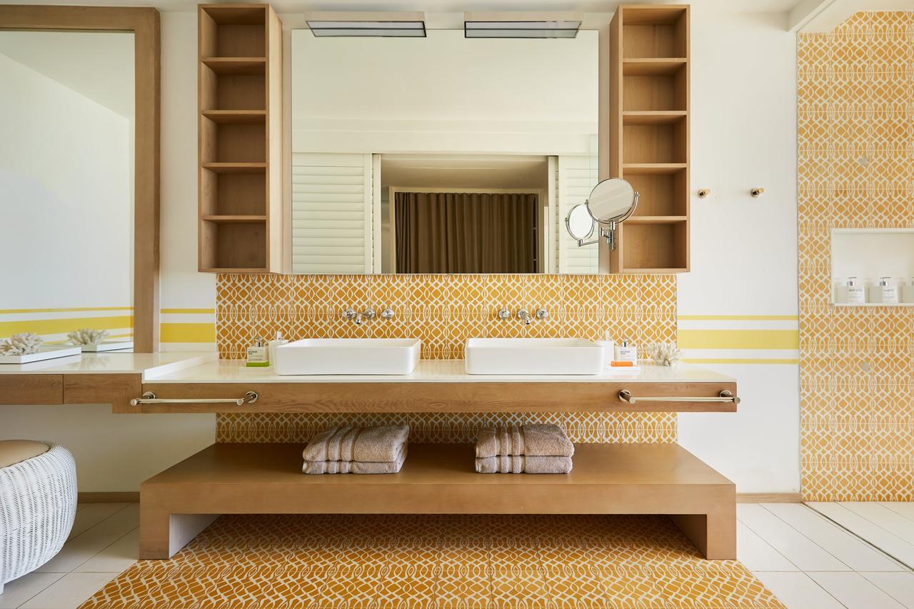 Lux* Grand Gaube Resort & Villas Esterno foto Bathroom with hexagonal floor tiles