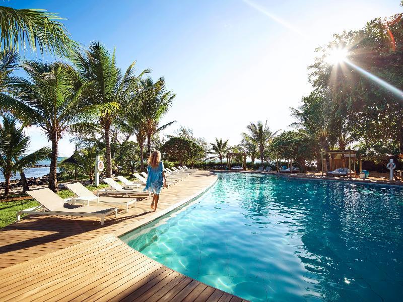 Lux* Grand Gaube Resort & Villas Esterno foto The pool at the resort