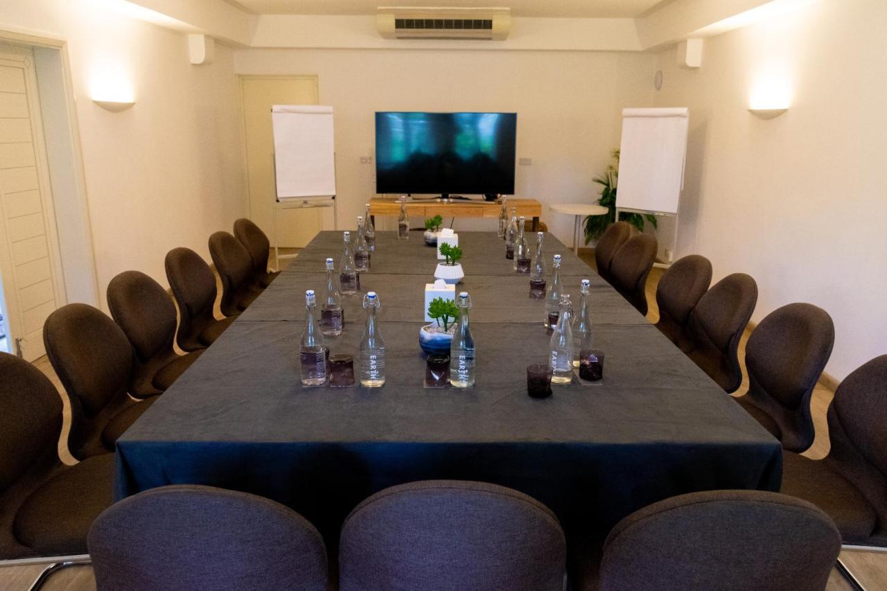 Lux* Grand Gaube Resort & Villas Esterno foto The boardroom at the London School of Economics